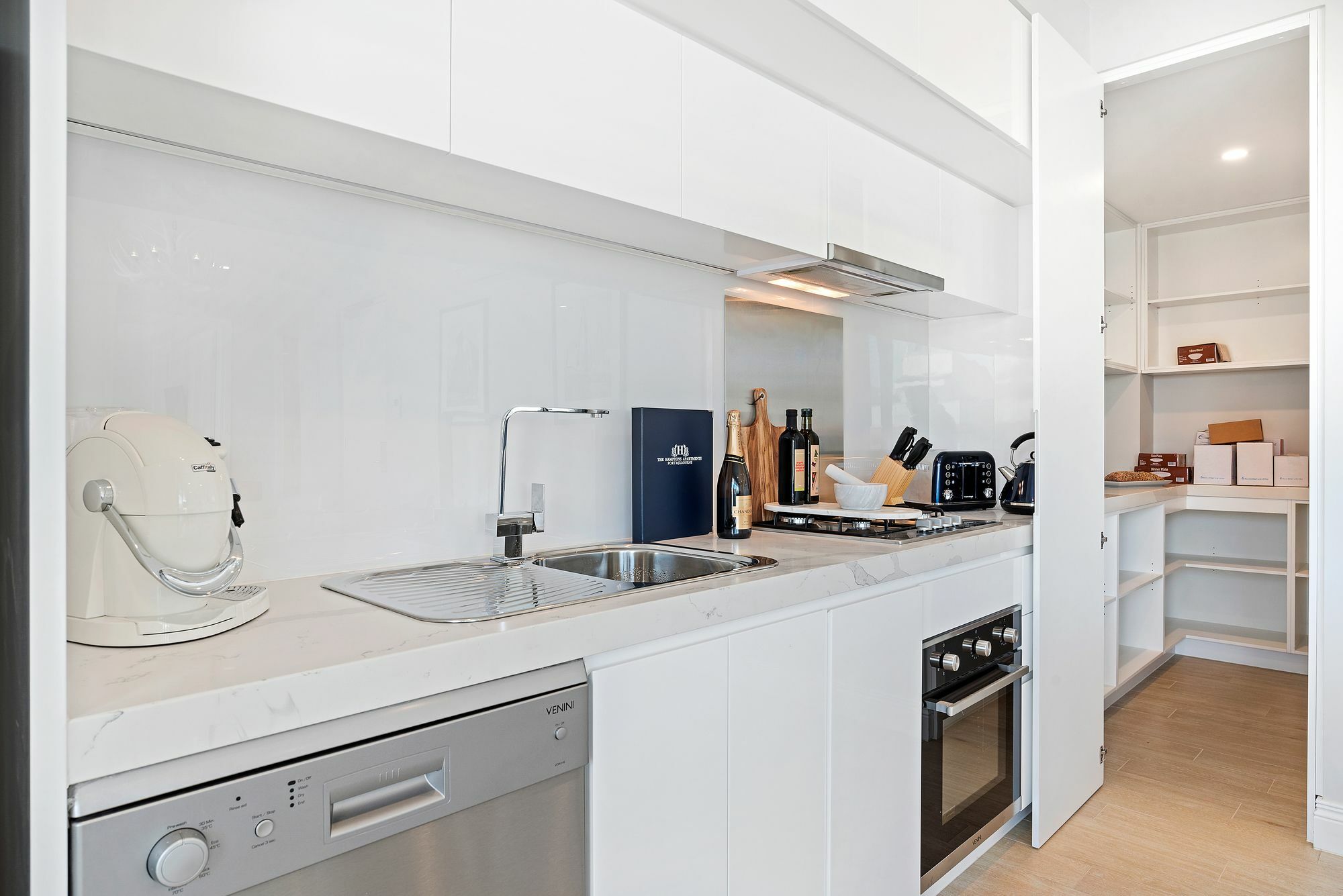 The Hamptons Apartments - Port Melbourne Exterior photo